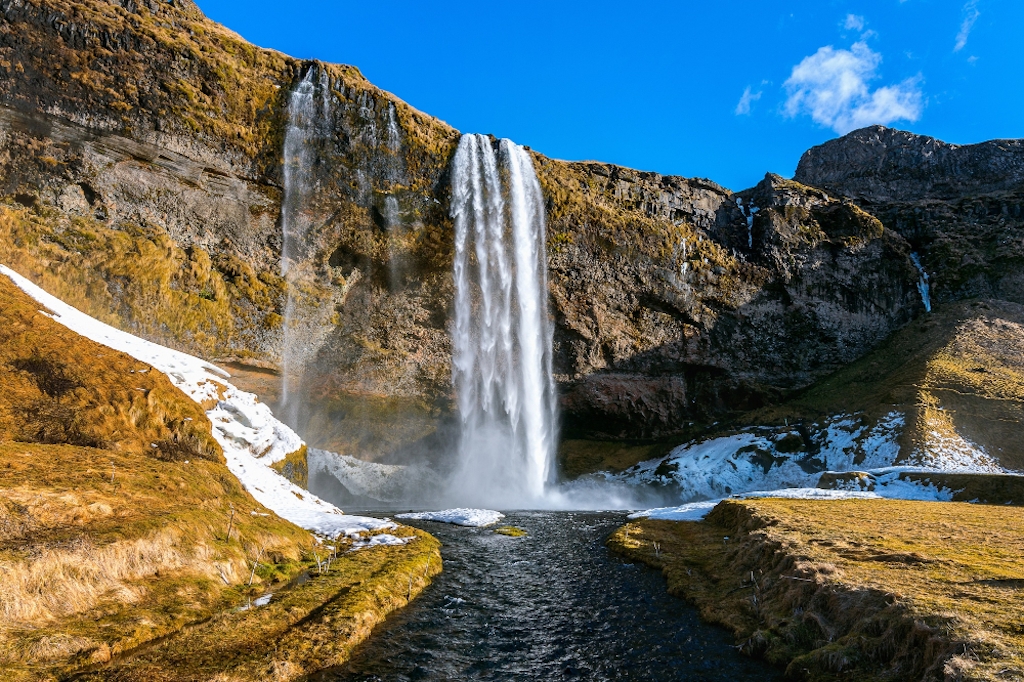 Seljalandsfoss waterfall