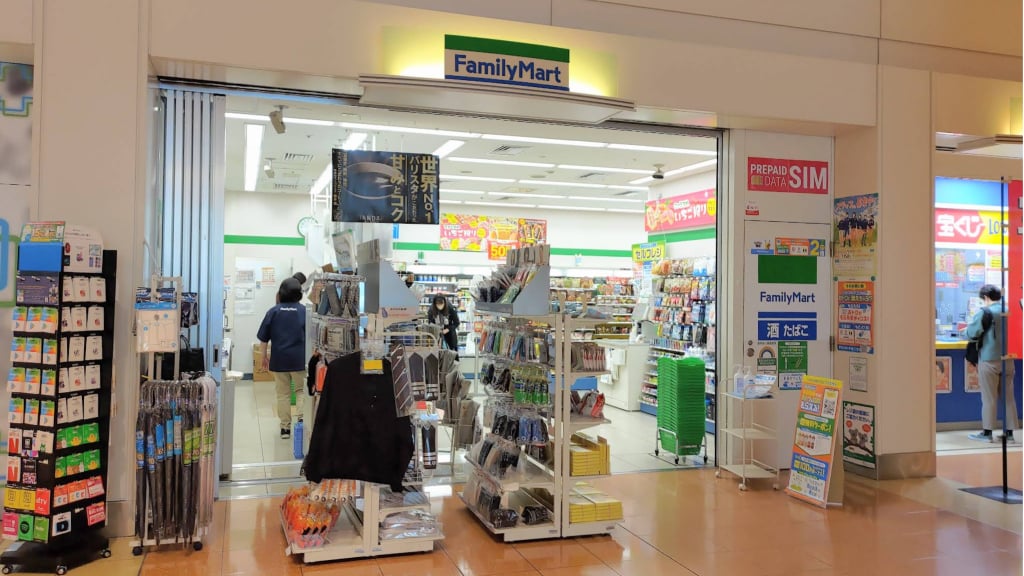 FamilyMart Haneda airport