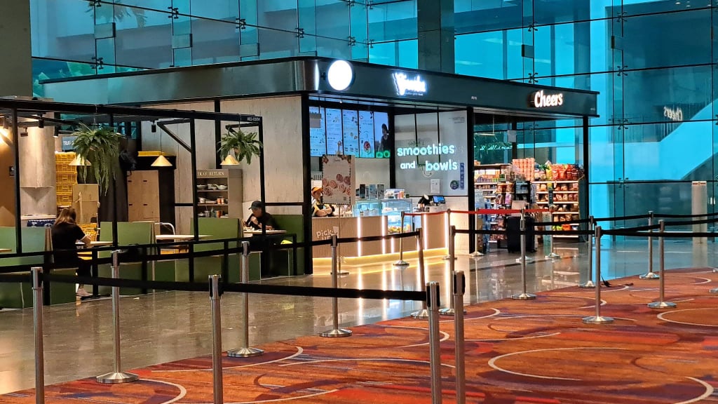 Cheers Terminal 1 in Singapore airport