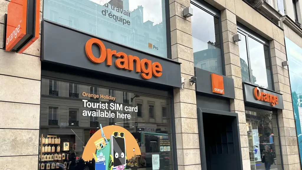 Orange shop in Paris